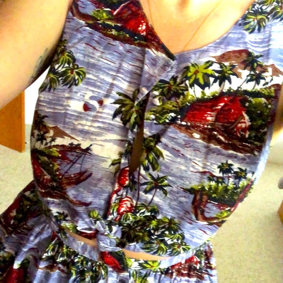 Tropical Print Dress with Cutout and Pockets - Picture 5 of 5